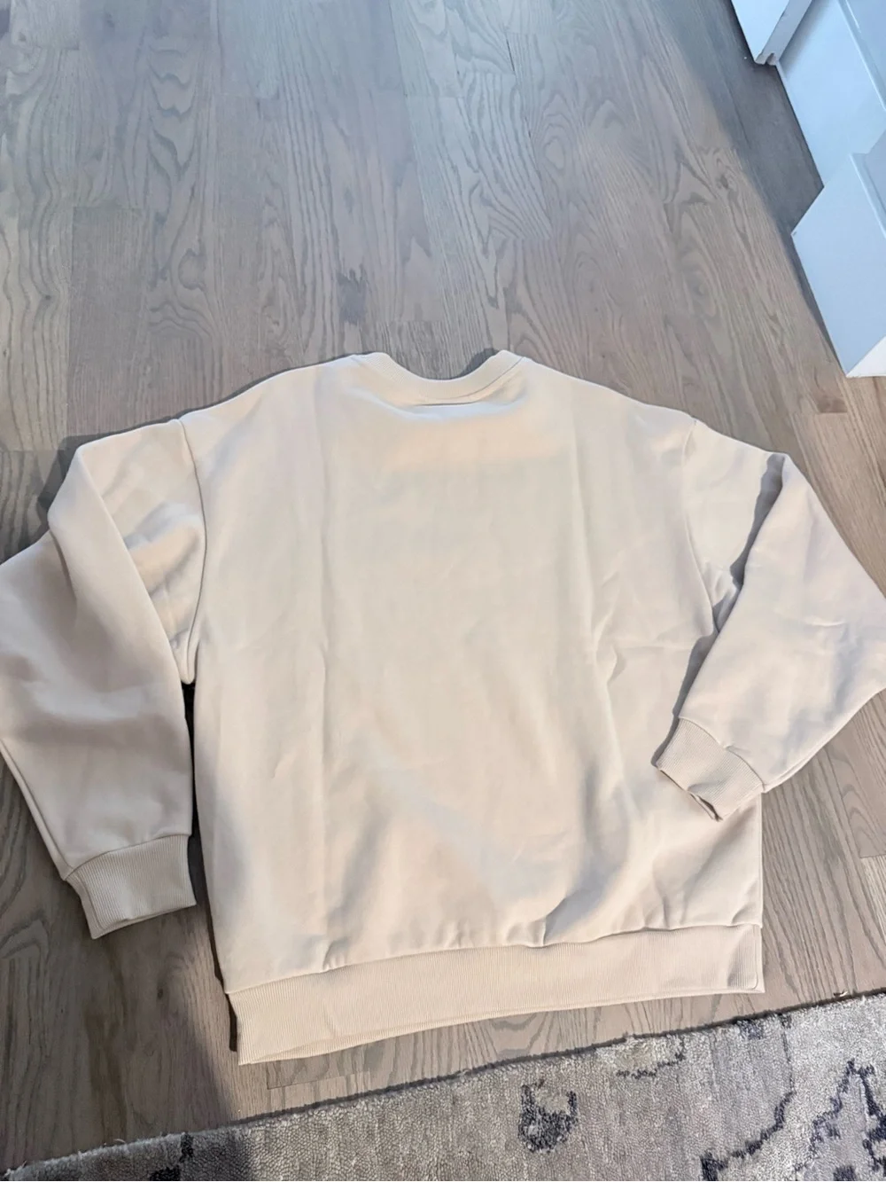 ALO Yoga AccolaWomen's Crewneck Sweatshirt in Macadamia